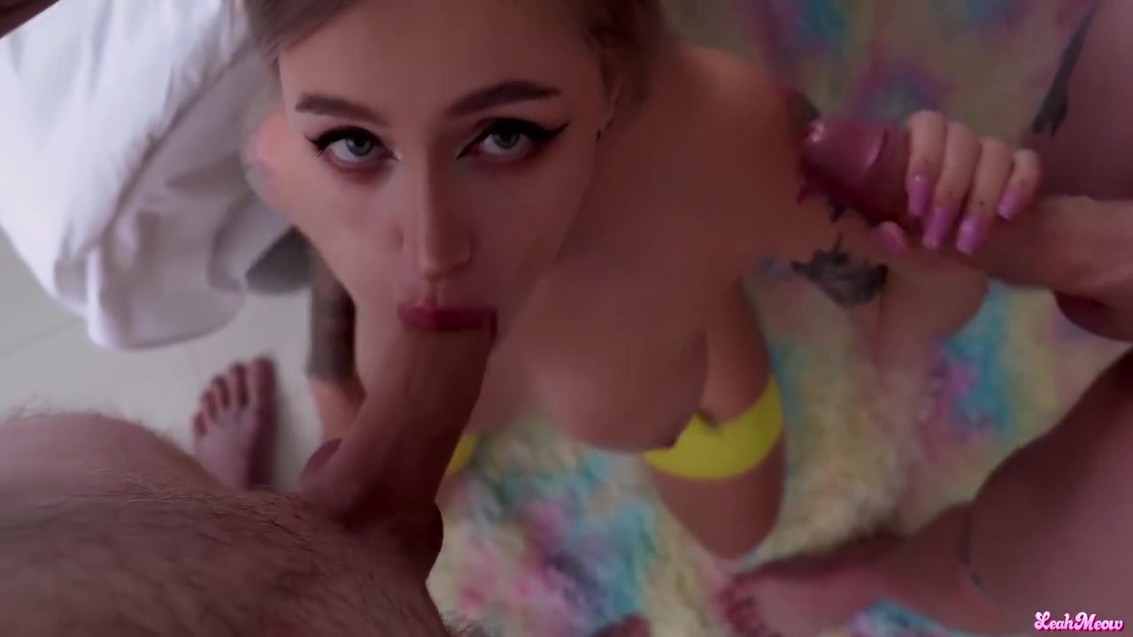 Leah Meow - Guys Share A Hot Blonde Girl! 3some 8 Min