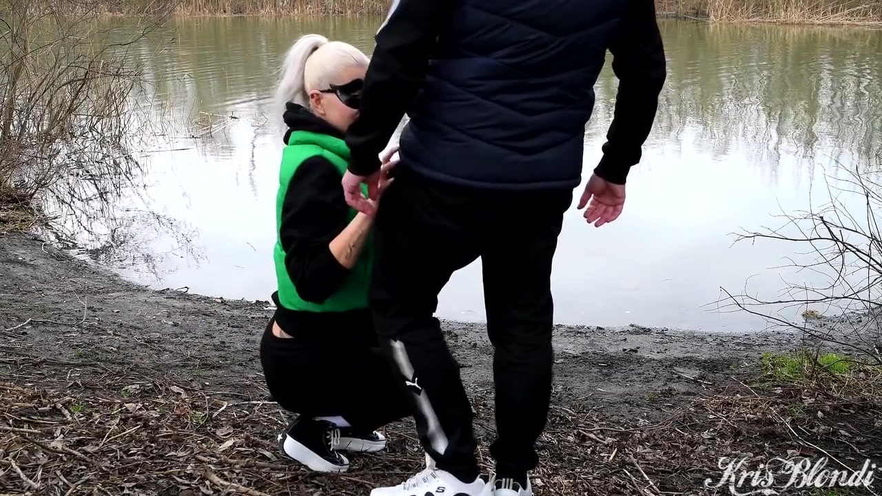 Blowjob In A Public Place On The Bank Of The River And Cum In The Mouth And On The Face