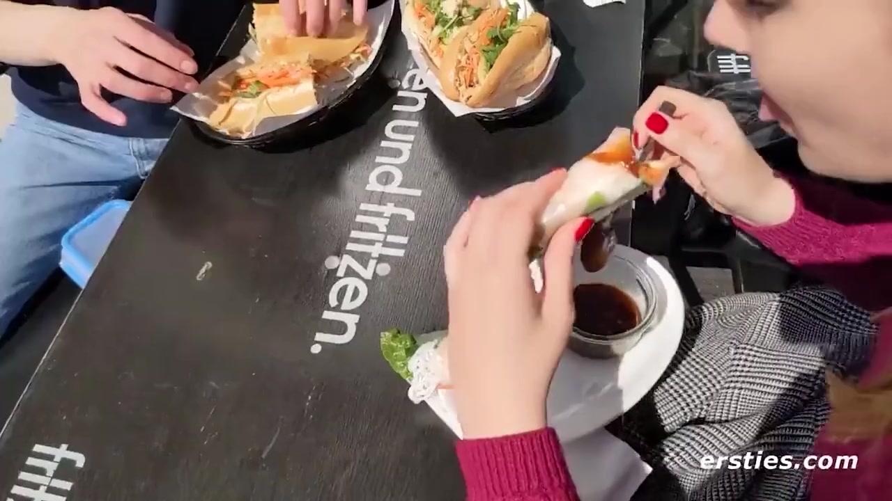 Three Girls Enjoy Lesbian Sex On Spring Break