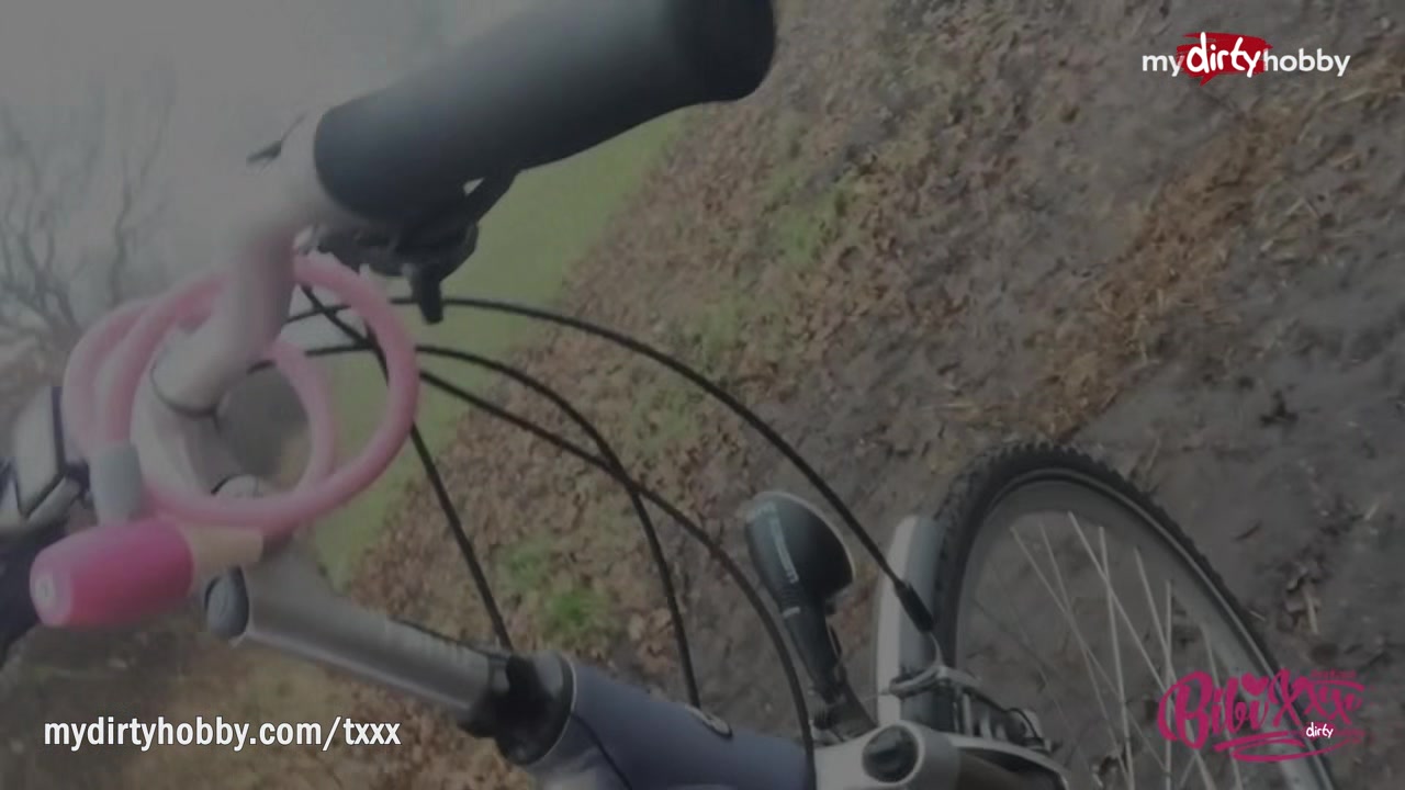 MyDirtyHobby - teen 18+ rubbing her pussy on her bike!