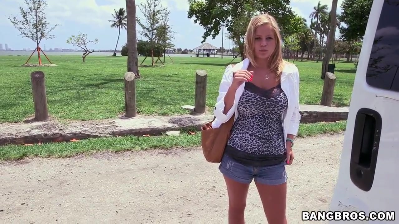 Amateur blonde Anabelle Pync gets in to bang bus
