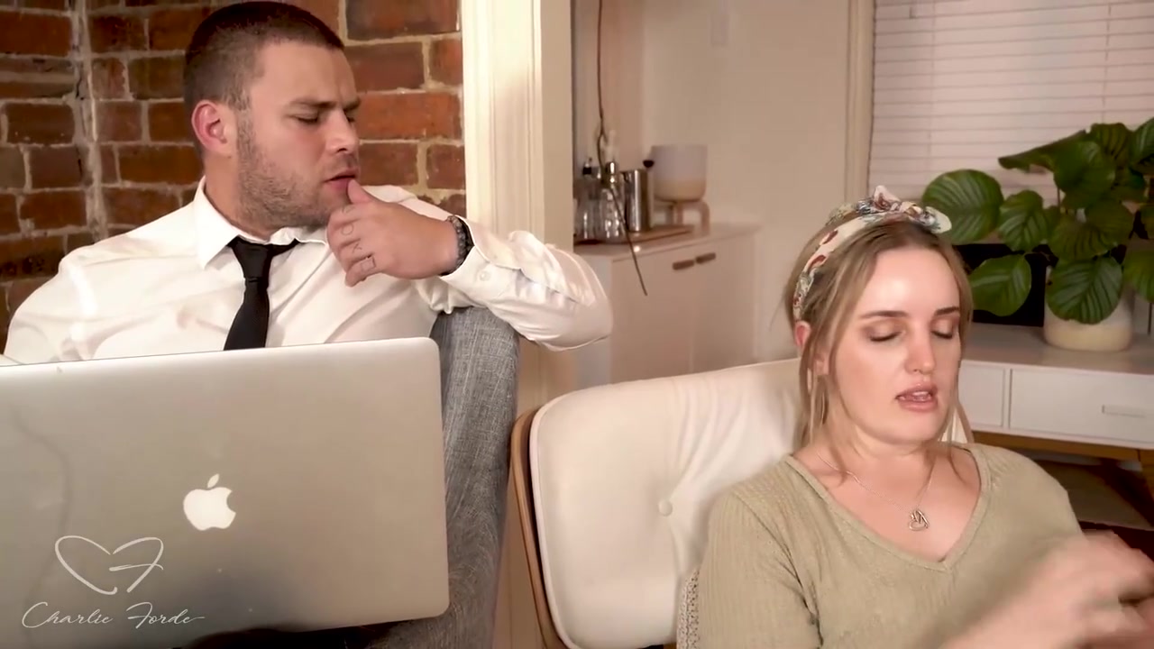 Charlie Forde - Seductive Banged By Her Therapist