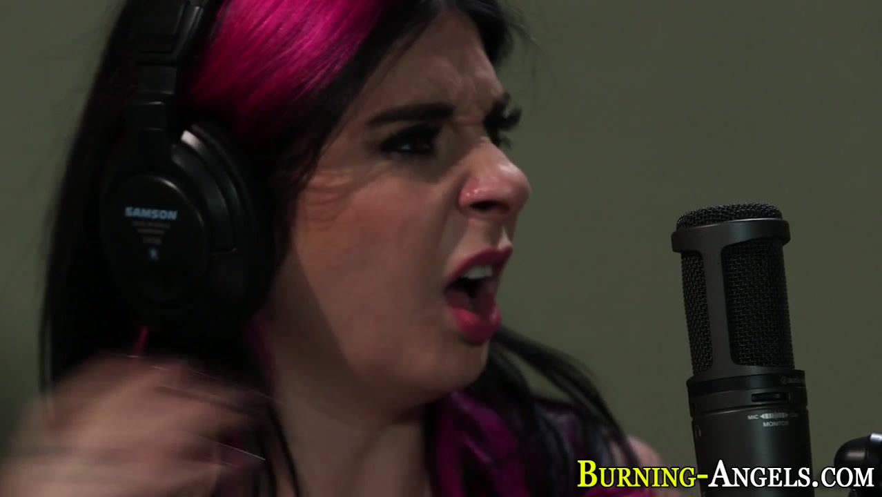 Emo blonde gets facial