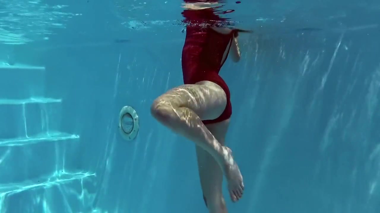 Fernanda Releve Pink Swimsuit Gymnast In The Pool