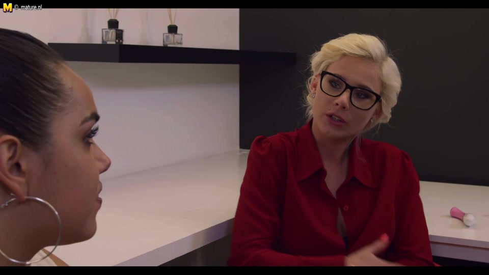 Two Horny Lesbians Eat Each Other's Pussies - MatureNL