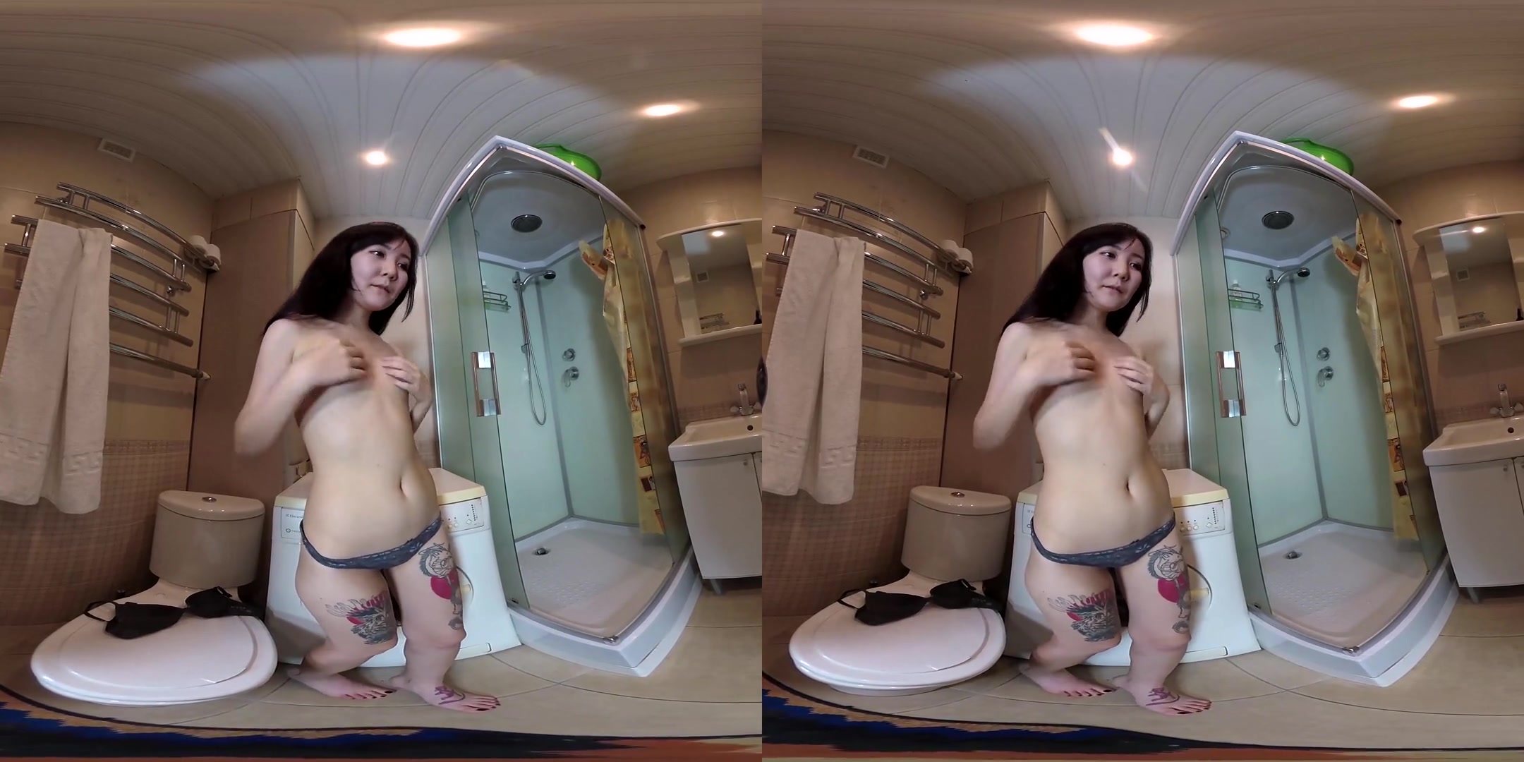 Lolli Luna in the Shower - SexLikeReal