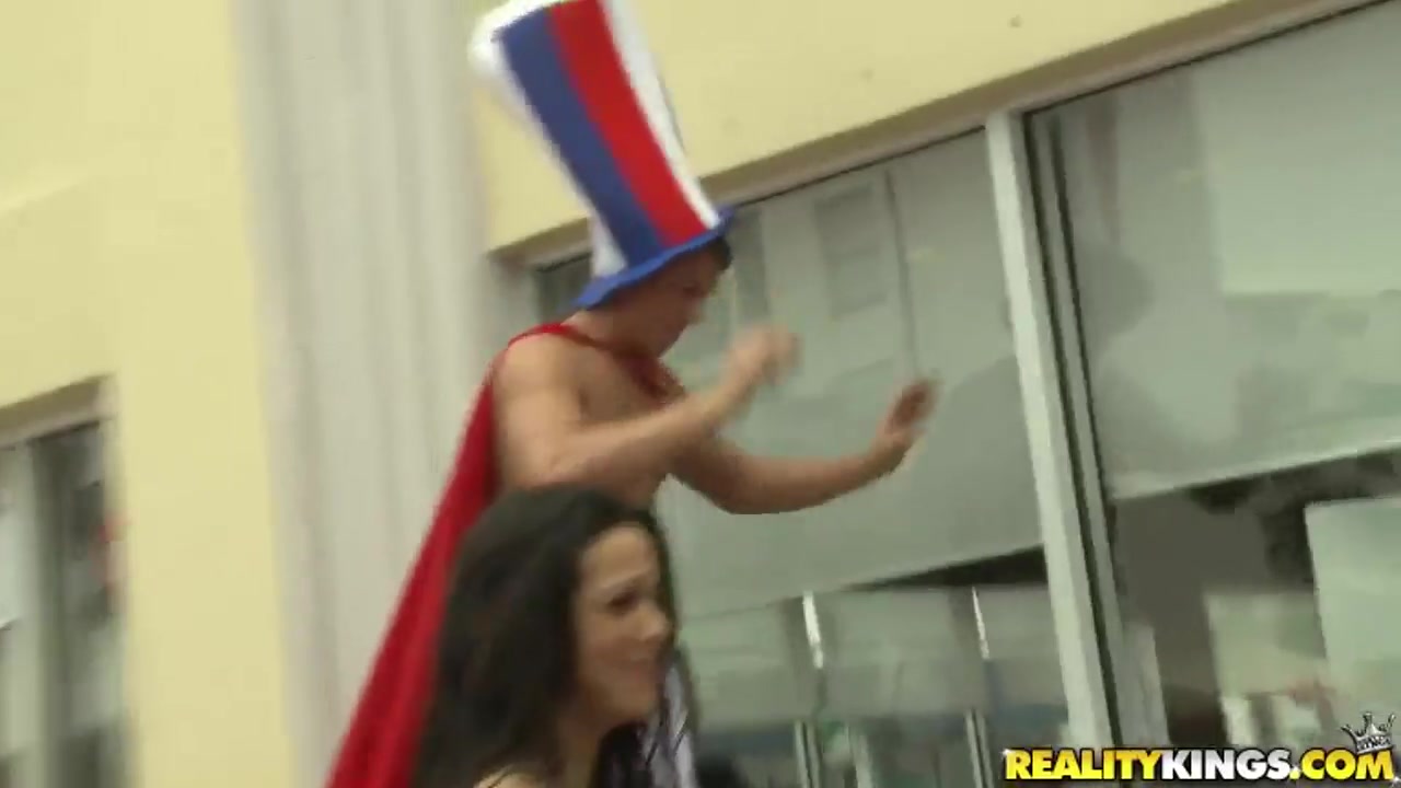 Marry Queen grabs the dick by hand and waits for the unknown