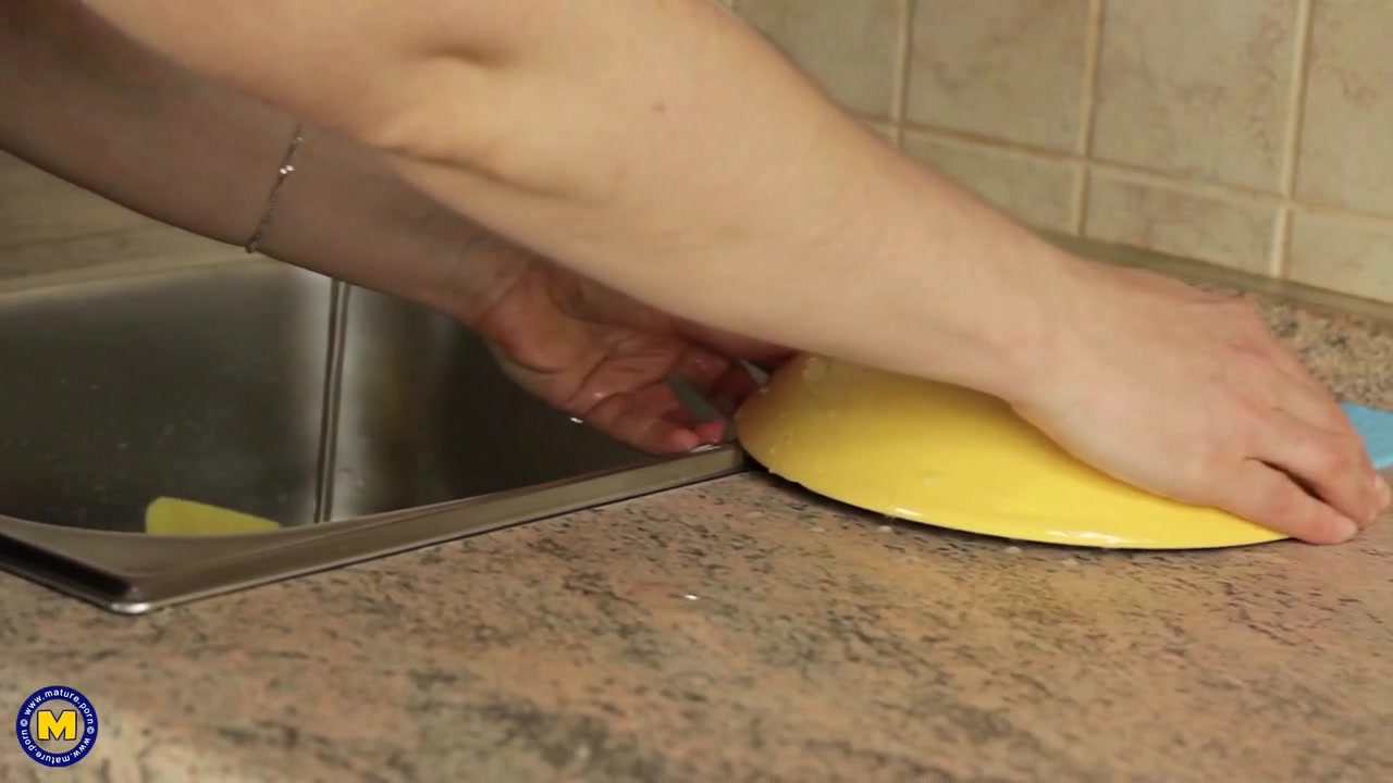 Sexy Curvey Kitchen Maid Enjoys It To Touch Her Big Boobs And Big Nipples - MatureNL