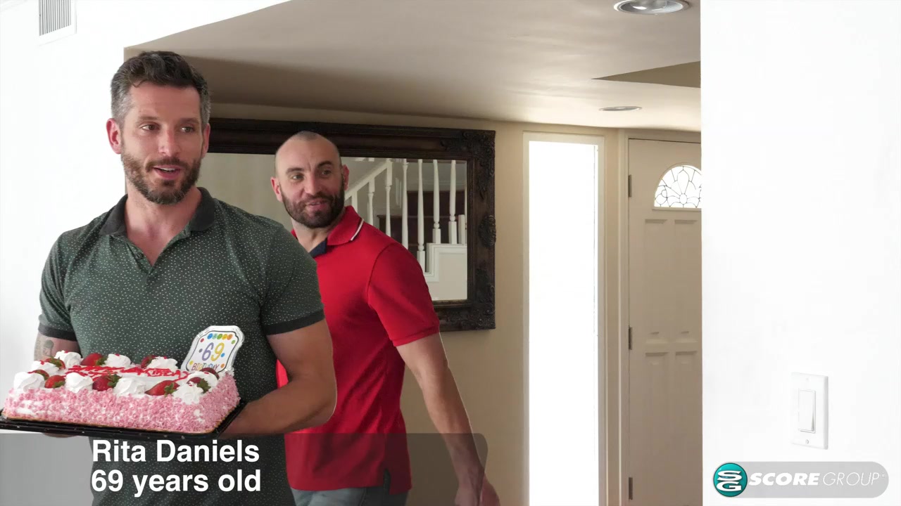 Rita Daniels' first air-tight scene: the video - AnalQts