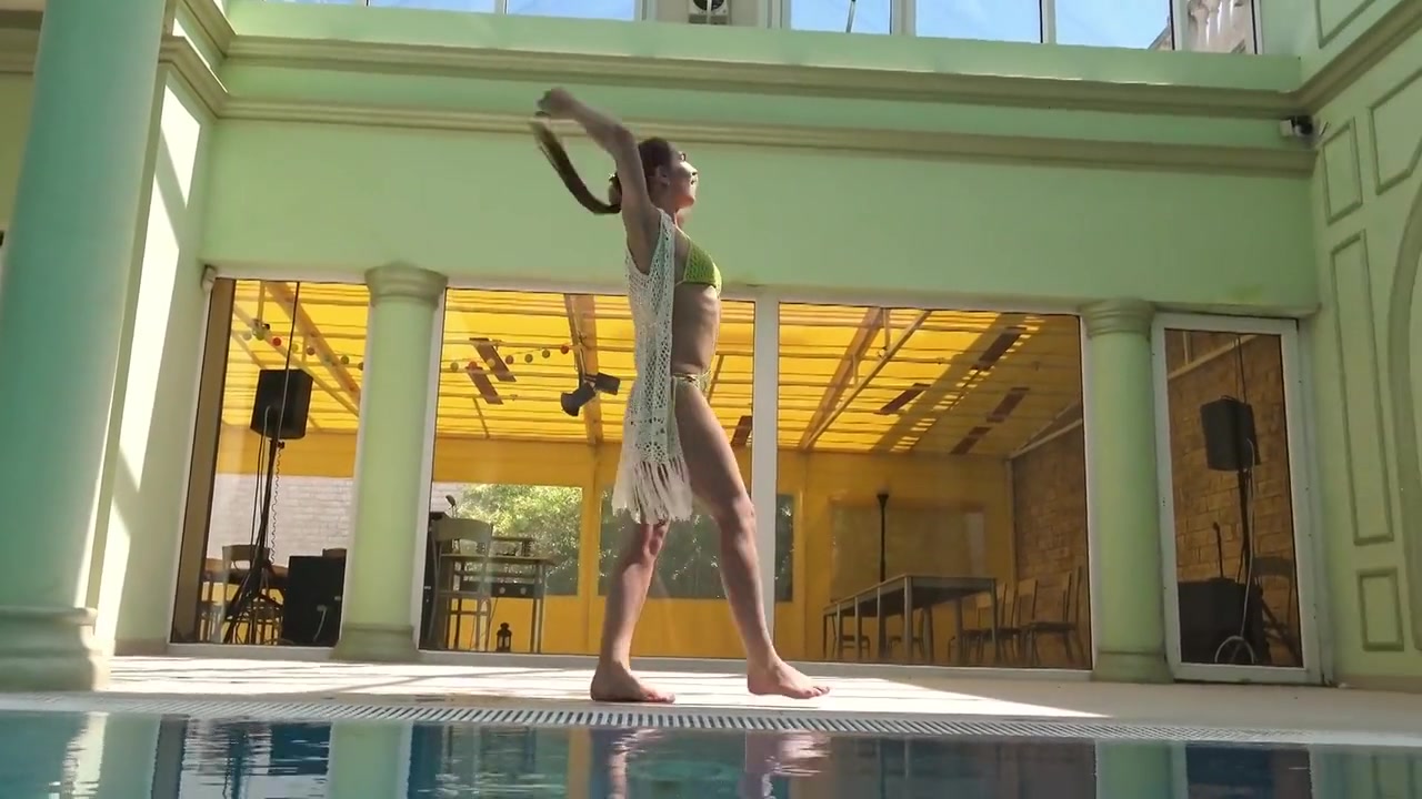 Nicole Pearl In The Most Milf In The World Swimming