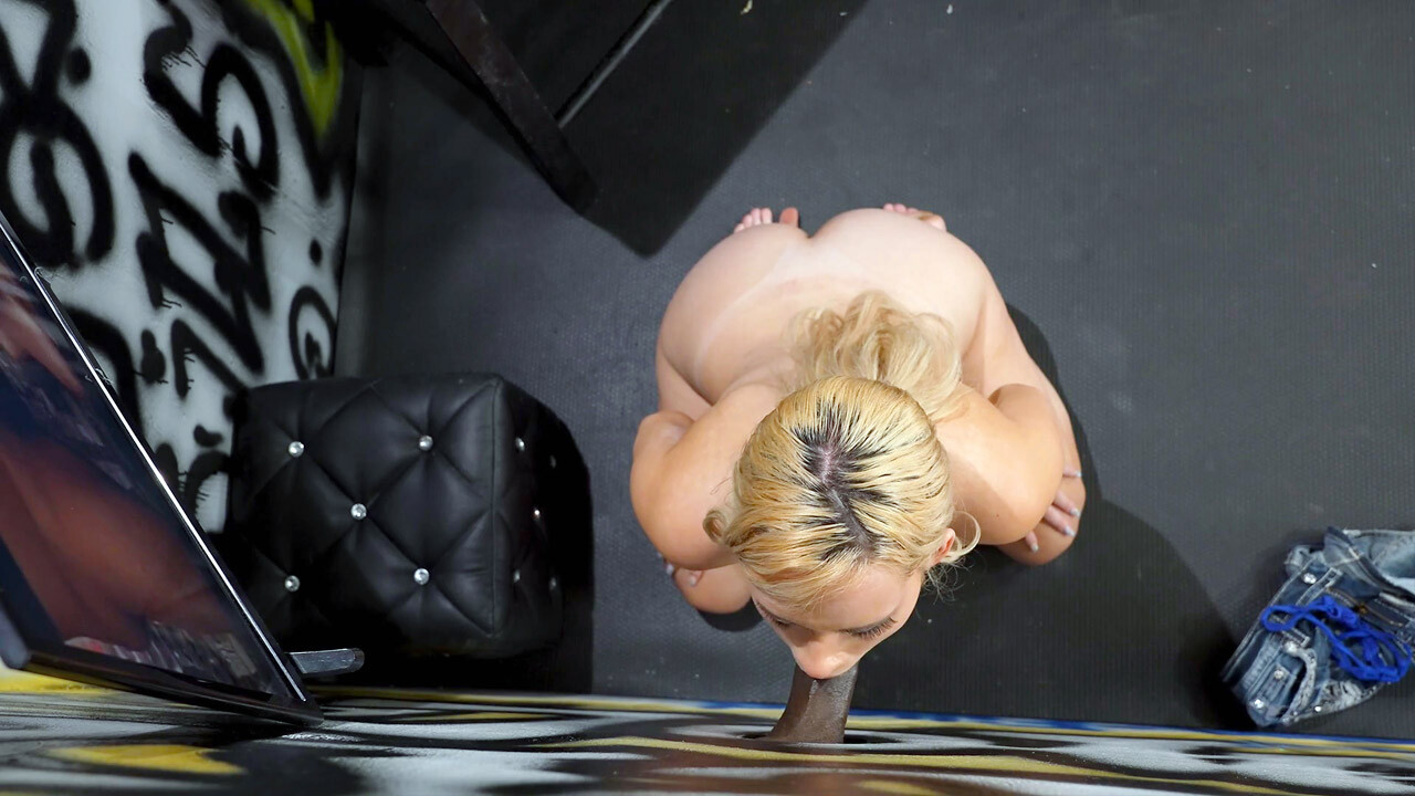 Khloe Kingsley masturbates till bbc peeks through gloryhole