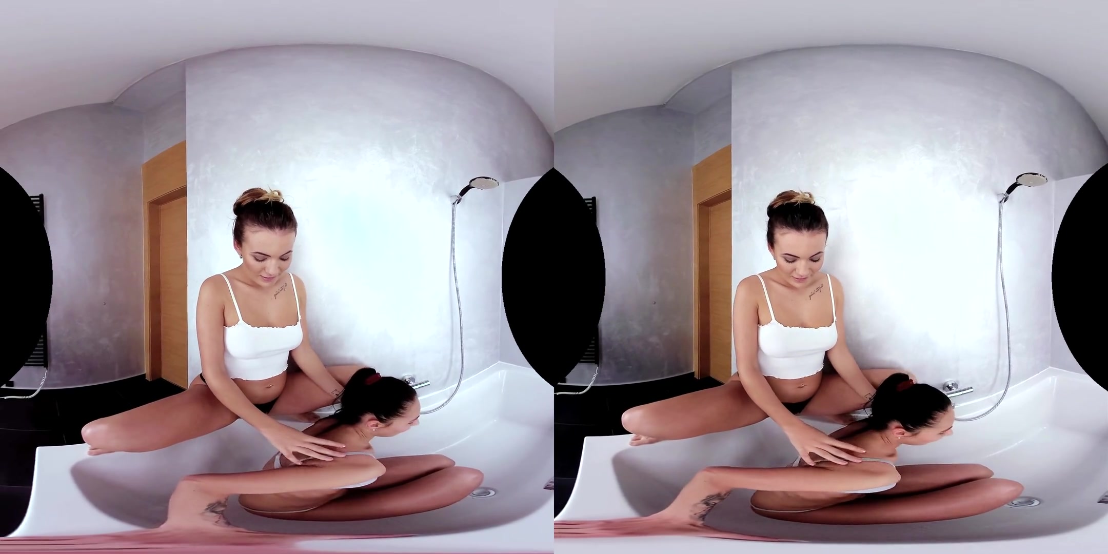 Lexi Dona & Vanessa Decker in Two Pissing Babes - CzechVRFetish