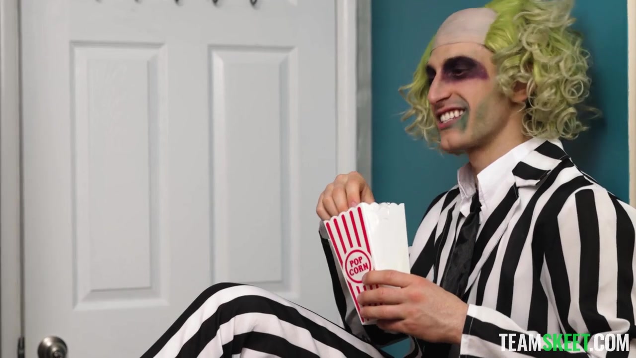 Anna Starr & Nikki Slick & Elias Cash in Just Call on Beetlejuice - StepSiblings