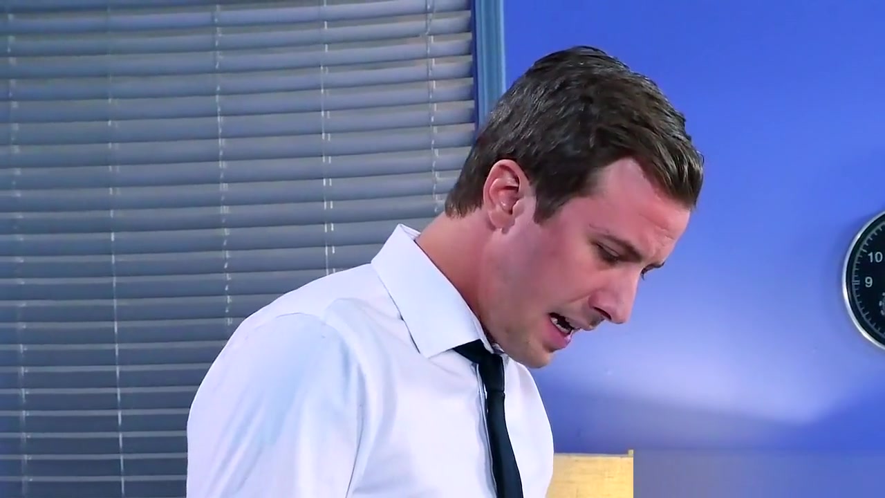 Juelz Ventura gets some office dick - Brazzers