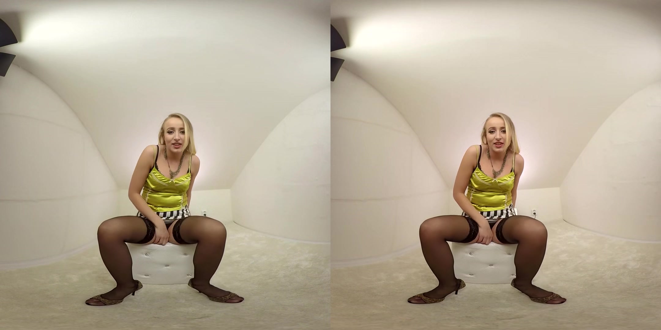 257 - Gianna Ray - Petite Blonde Solo Model Striptease Toying