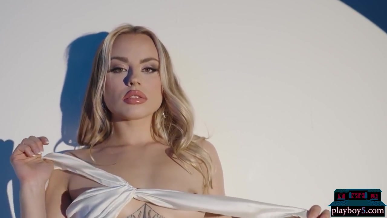 Anna Clouds, Anna Claire Clouds And Claire Blonde In Slinky Blonde Striptease