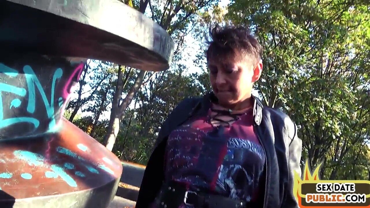 Real pulled granny gives outdoor head
