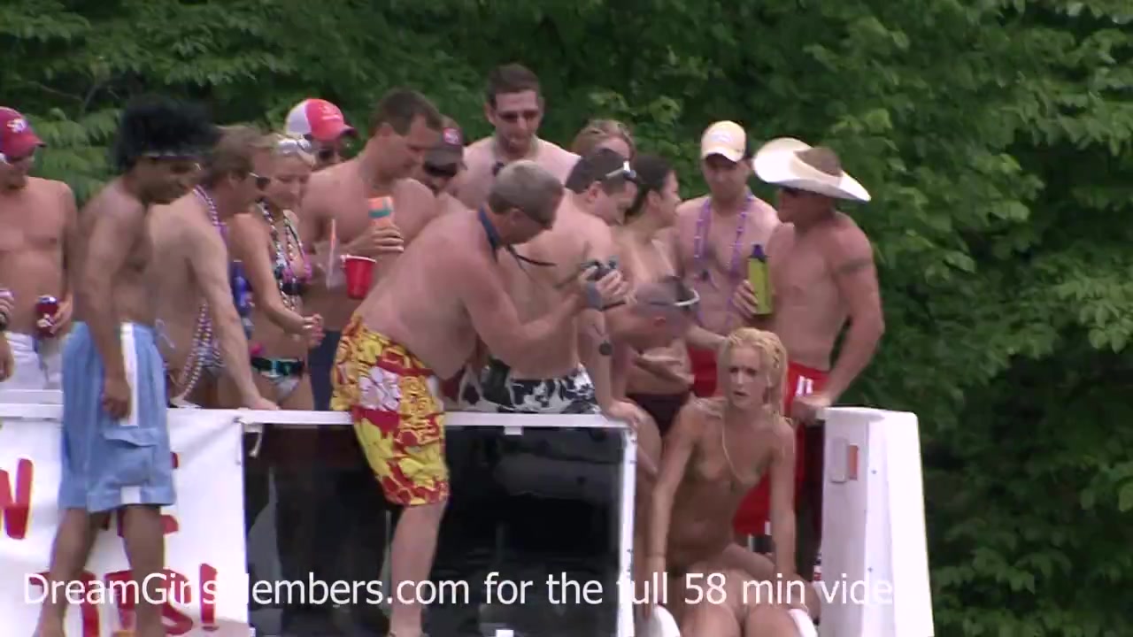 Horny Coeds Party Naked In Lake Of The Ozarks - DreamGirlsMembers