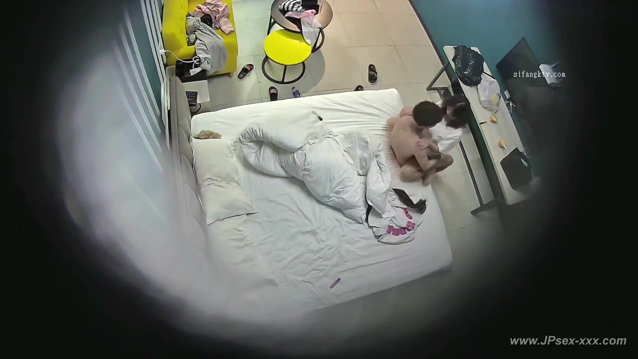 Hackers use the camera to remote monitoring of a lover's home life.597