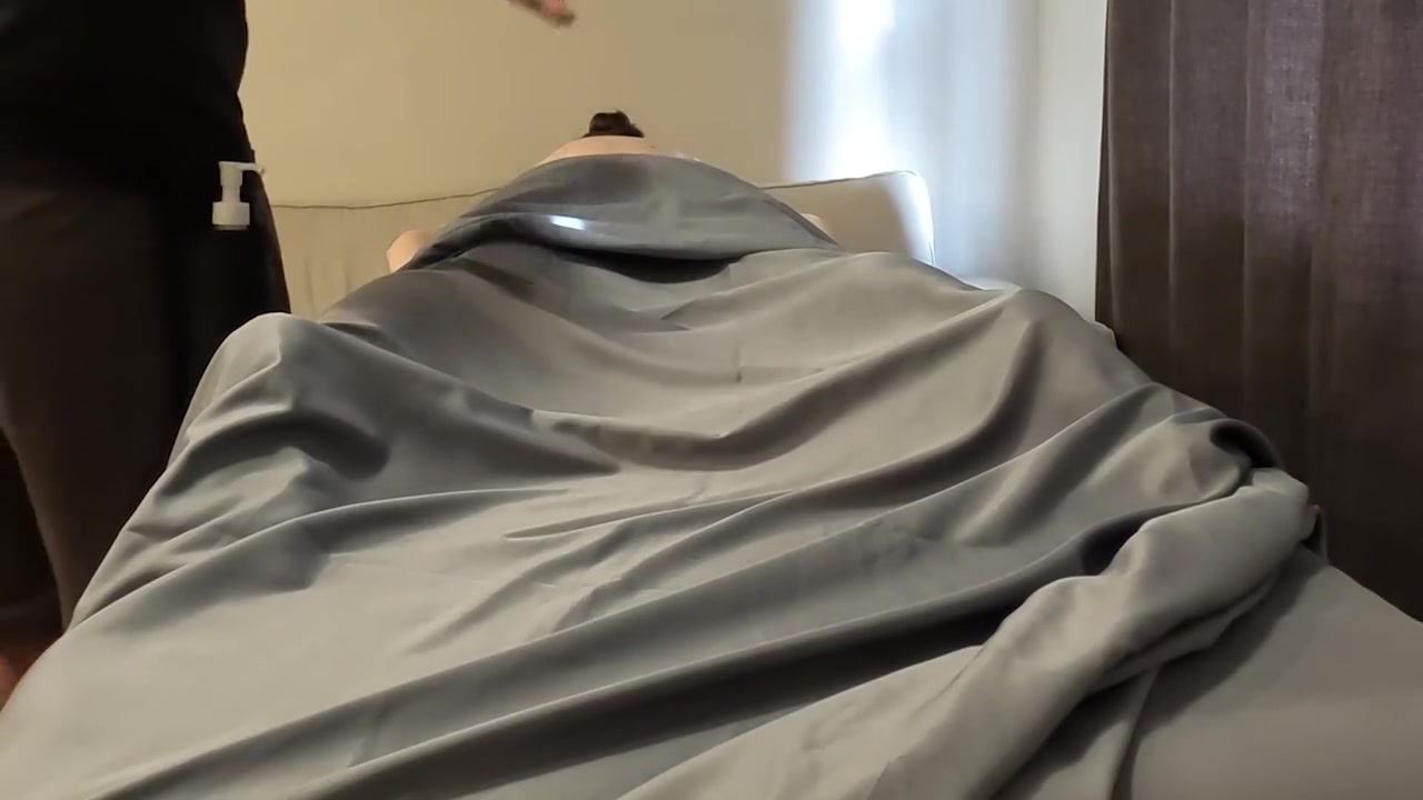 Sexy Round Booty Milf Gets Sensual Massage And Fuck For Birthday Present