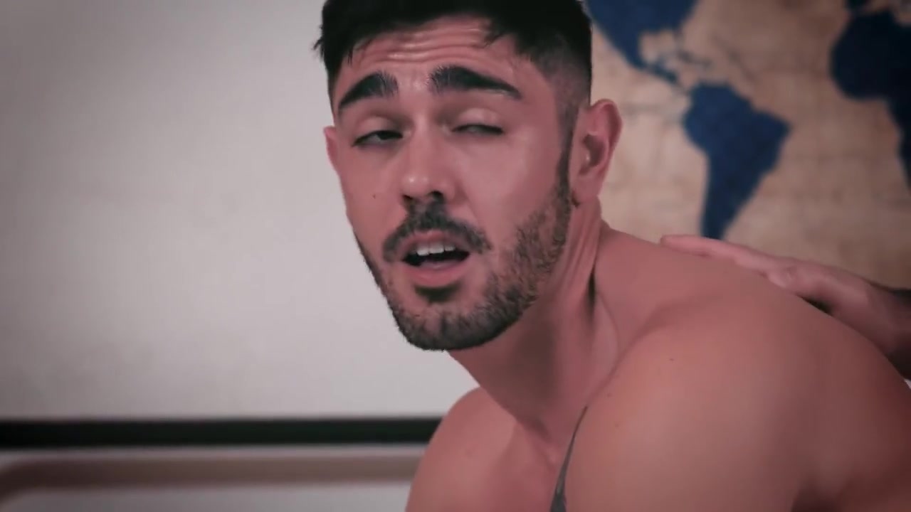 Straight Guys Fuck Inside Realistic Video Game Before Meeting In Real Life