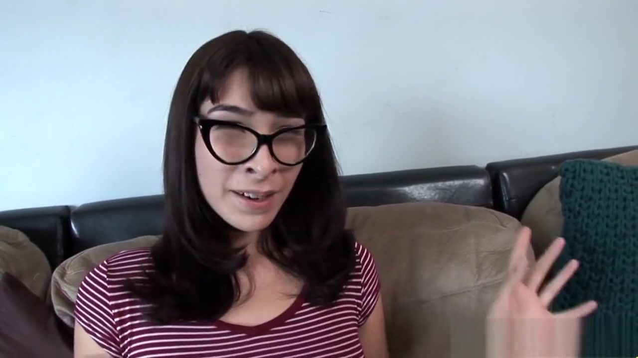 Spex trans amateur toys ass during casting