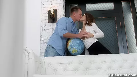 Sofy Torn in Exploring the globe and anal