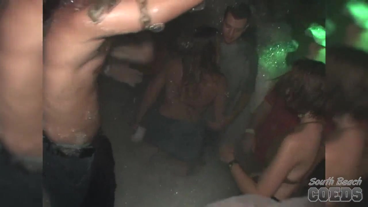 Girls Flashing Their Tits at a Foam Party - SouthBeachCoeds