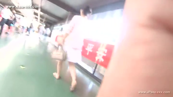 peeping chinese amateur upskirt.4
