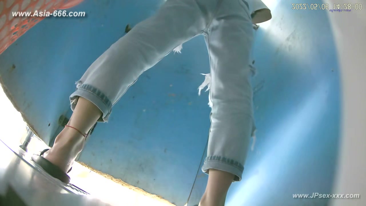 chinese girls go to toilet.317