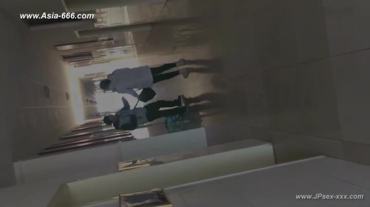 chinese girls go to toilet.75