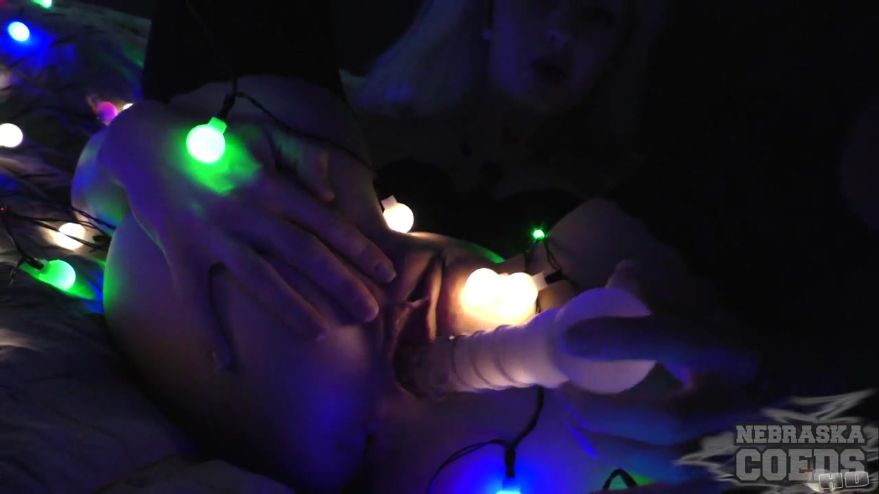 Shocking News Samantha Electrocutes Herself With Christmas Lights - NebraskaCoeds