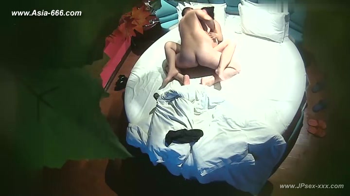 Hackers use the camera to remote monitoring of a lover's home life.***