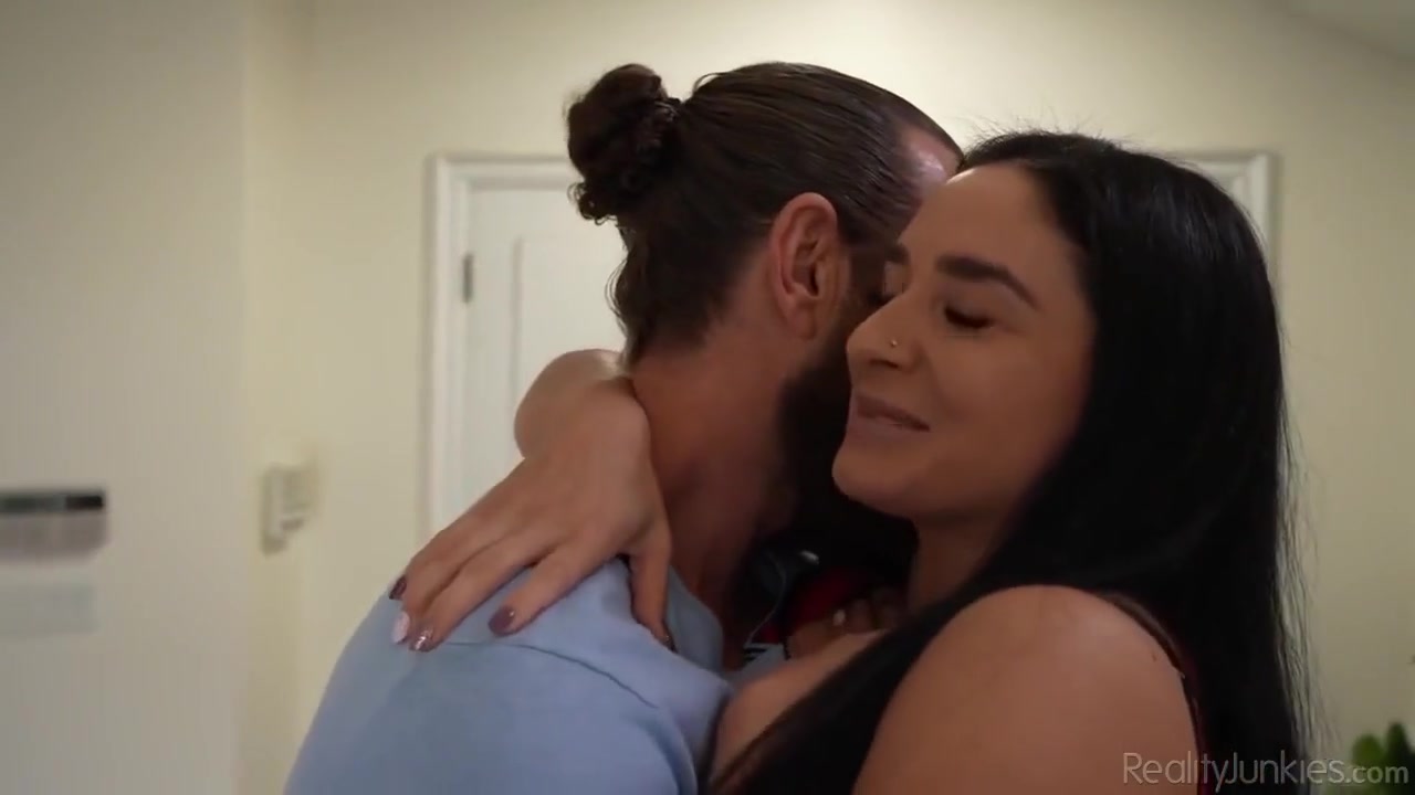 Sheena Ryder In Slipping A Big Dick Inside Horny Milf