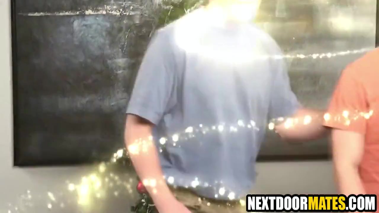 Grayson Cole, Oliver Marks And Seth Peterson - Gay Roommates Surprise Their Christmas Guest