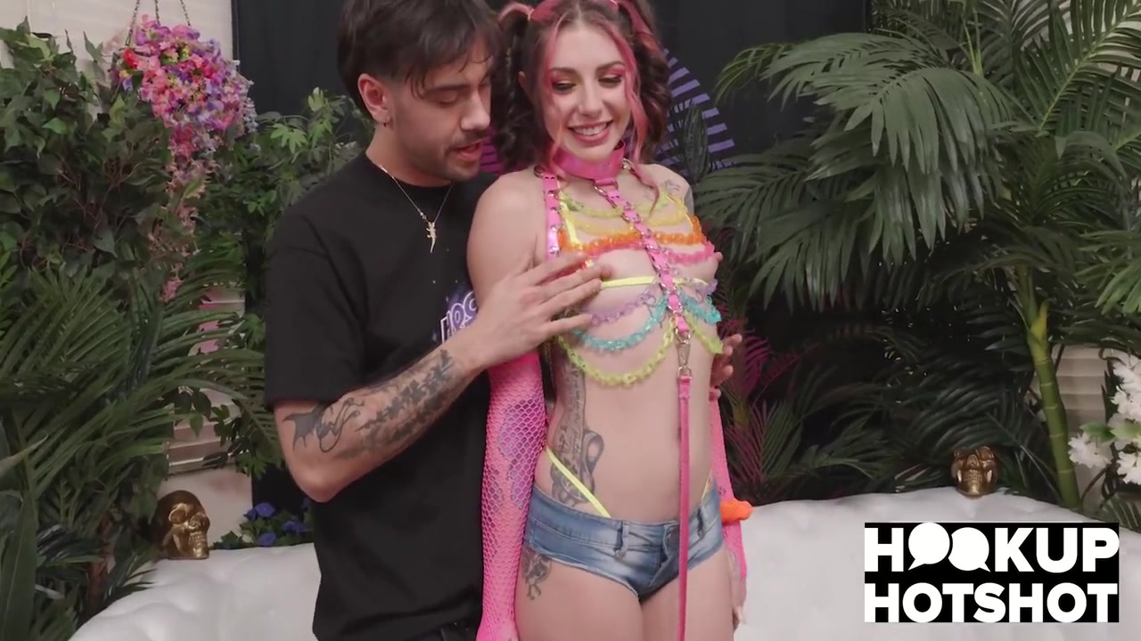 Brenna Mckenna And Nade Nasty In Tiny Meets Up With For Sloppy Sex!