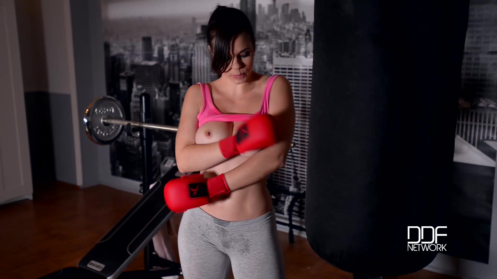 Orgasmic Gym Sesh - Full Workout Including her Pink - PornWorld