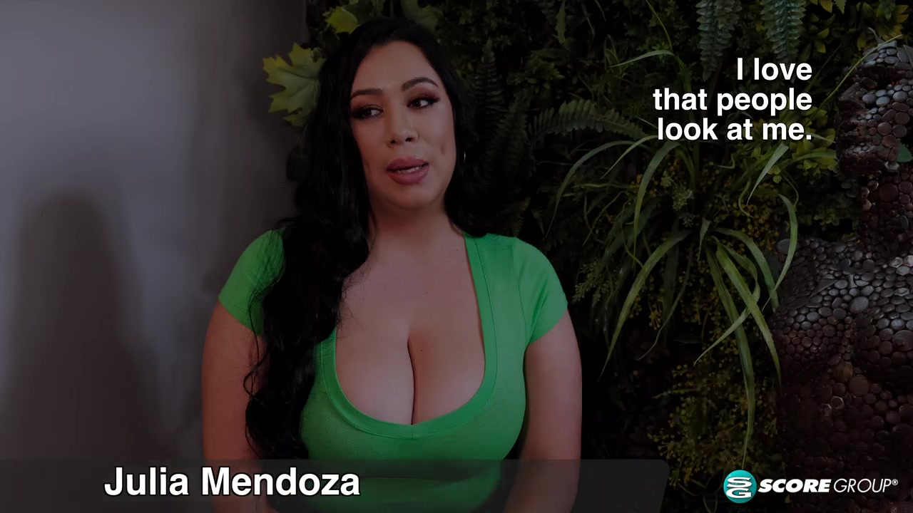 Julia Mendoza: Tit Chat