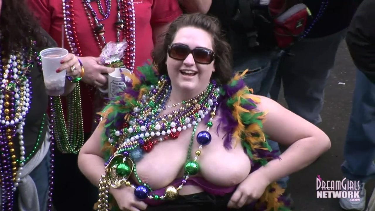Fat Tuesday Freaky Milfs Getting Naked In The Street For Beads - DreamGirlsMembers