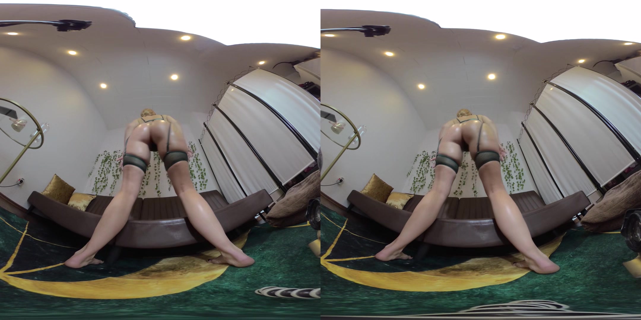 Blondine Mit Prallem Naturarsch Posiert Geil