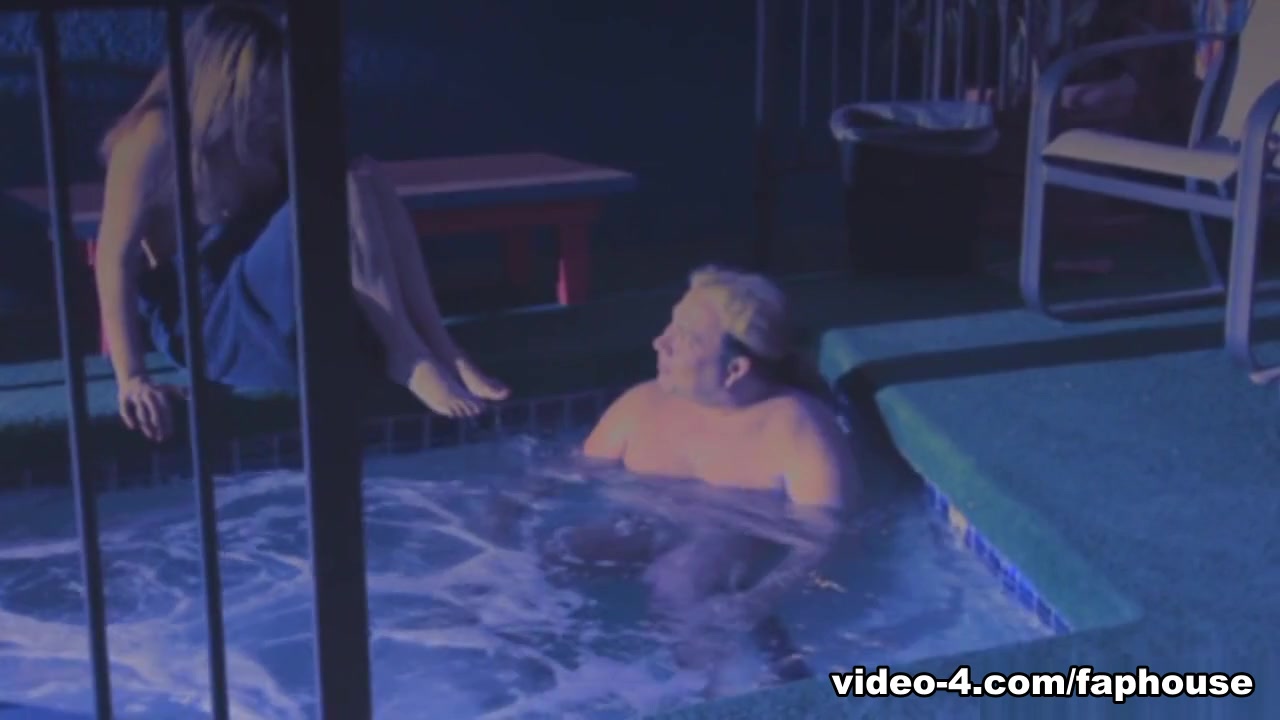 The pleasure is awesome when you have a slut sucking your cock in the jacuzzi - FapHouse