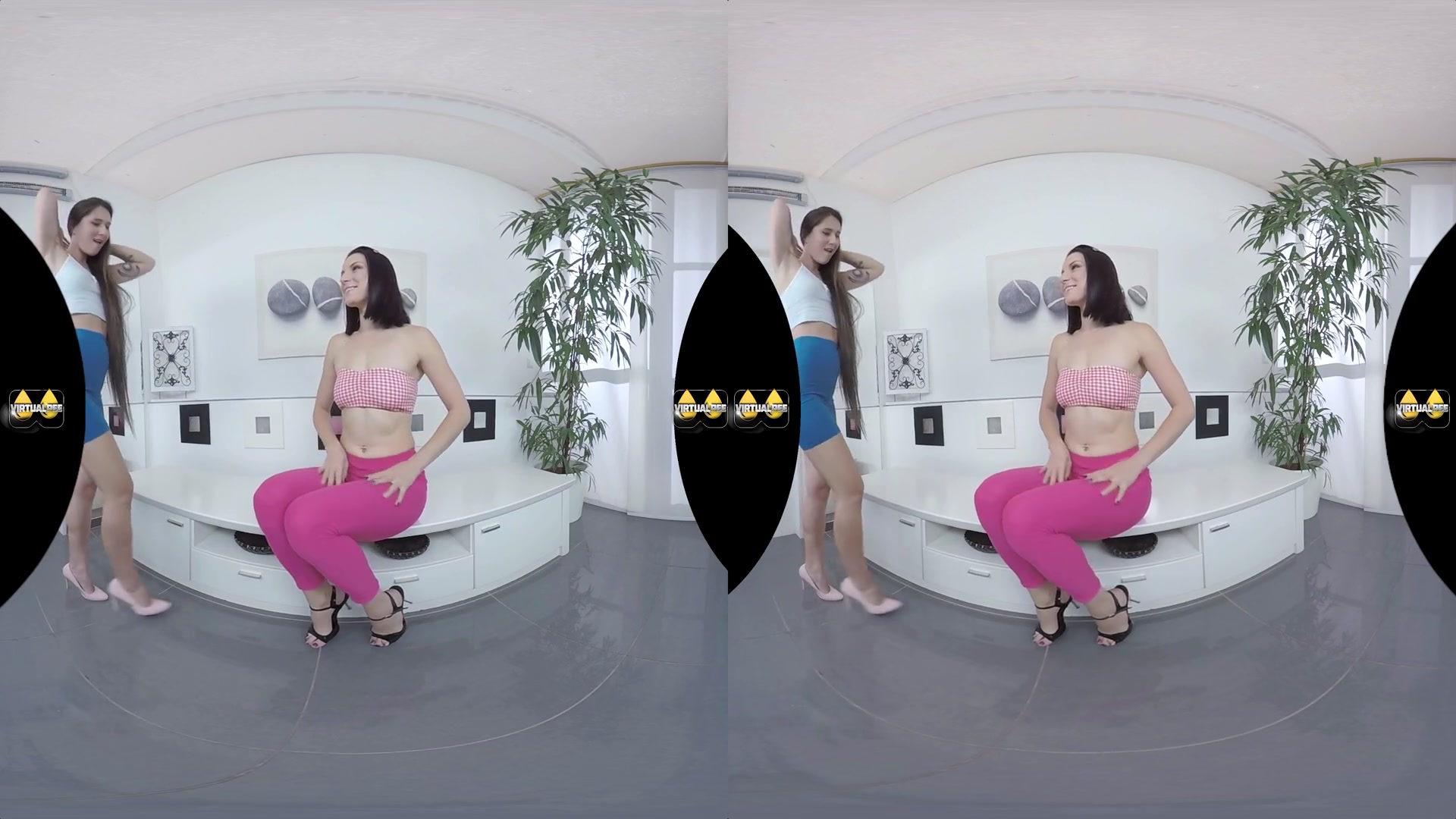 Lara Fox And Victoria Daniels - Yellow Shower Lesbian 3D Porn