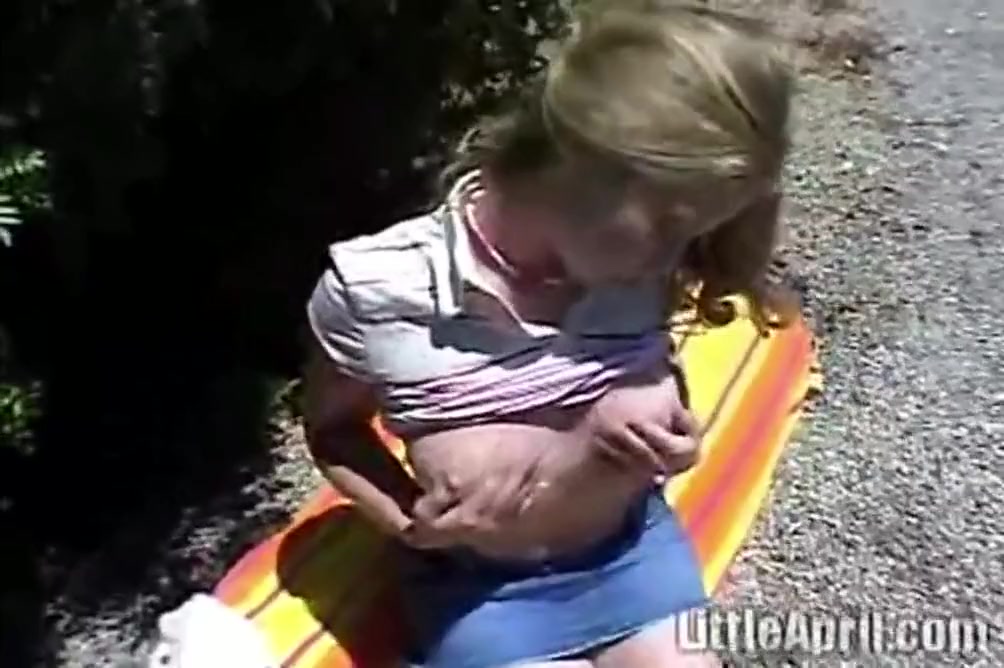 Little April Masturbate And Outdoor Orgasm