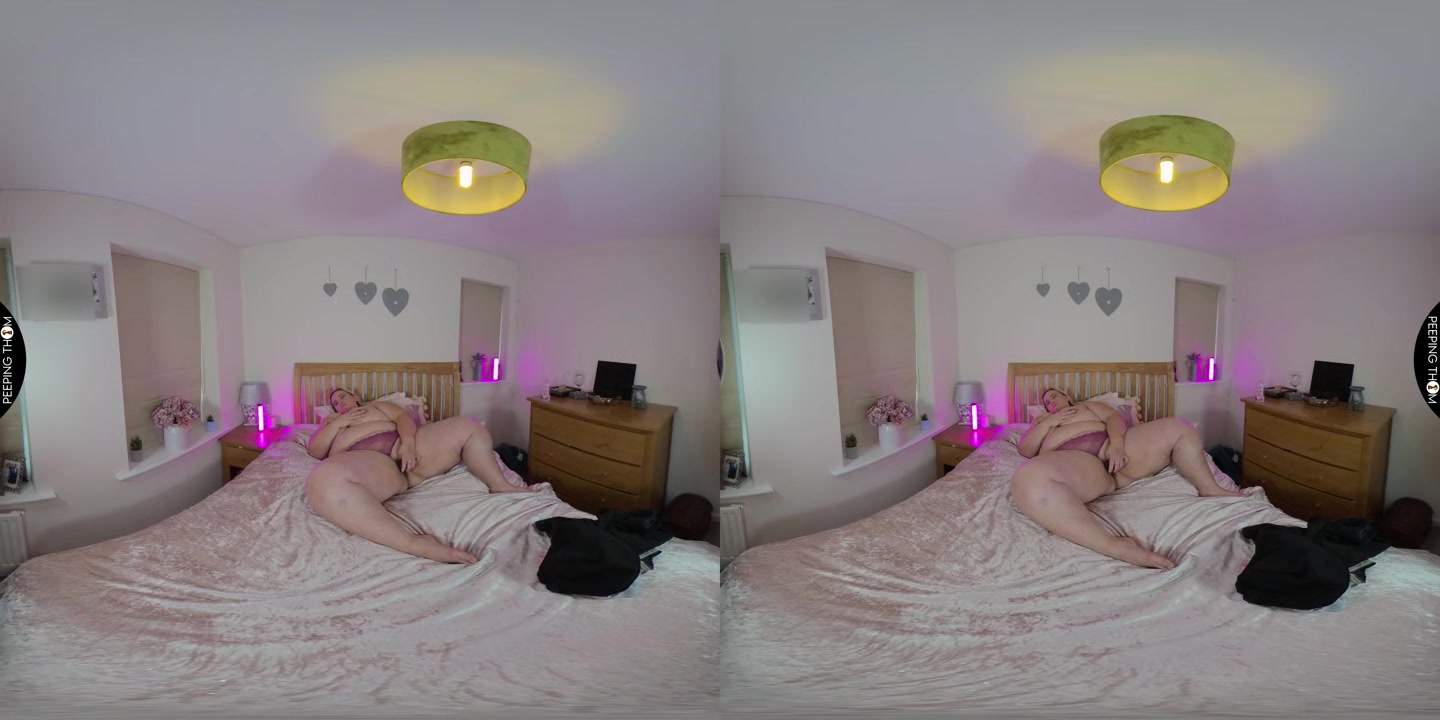 Jamie Leigh - Huge Milkers Tease - PeepingThom