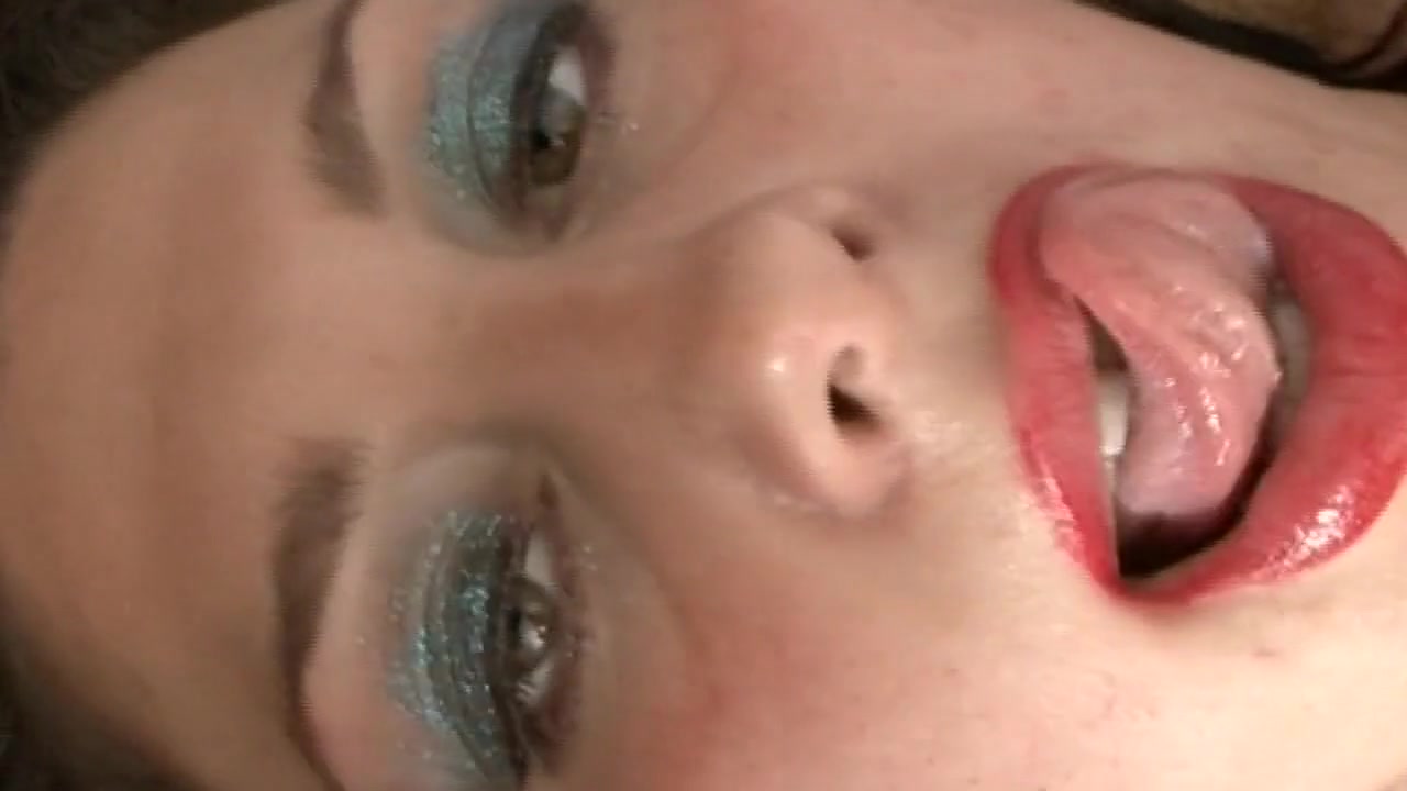 Czech Rocker Strips Naked On The Couch And Masturbates With Her Dildo (Horny Amateur Couples_04)