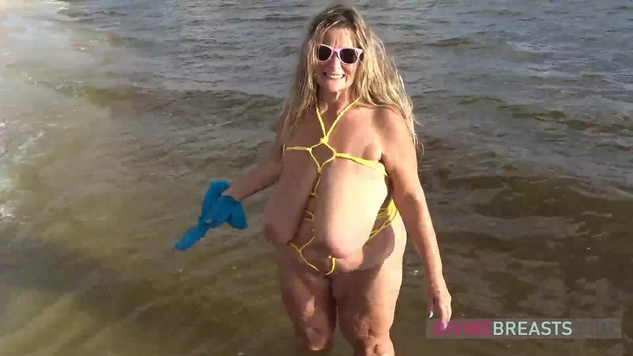 Sarah Nude Beach Tit Play