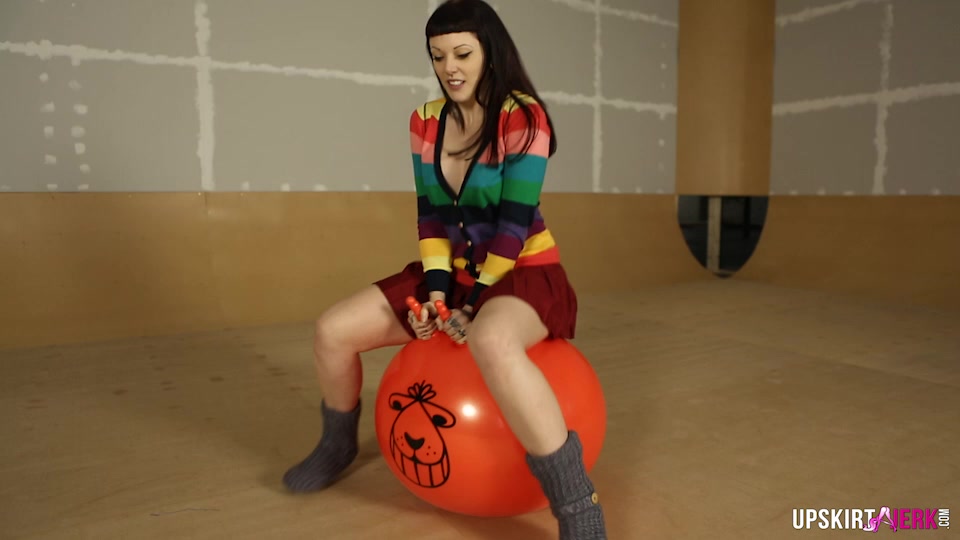 Shay Hendrix "Watch Me Bounce" - UpskirtJerk