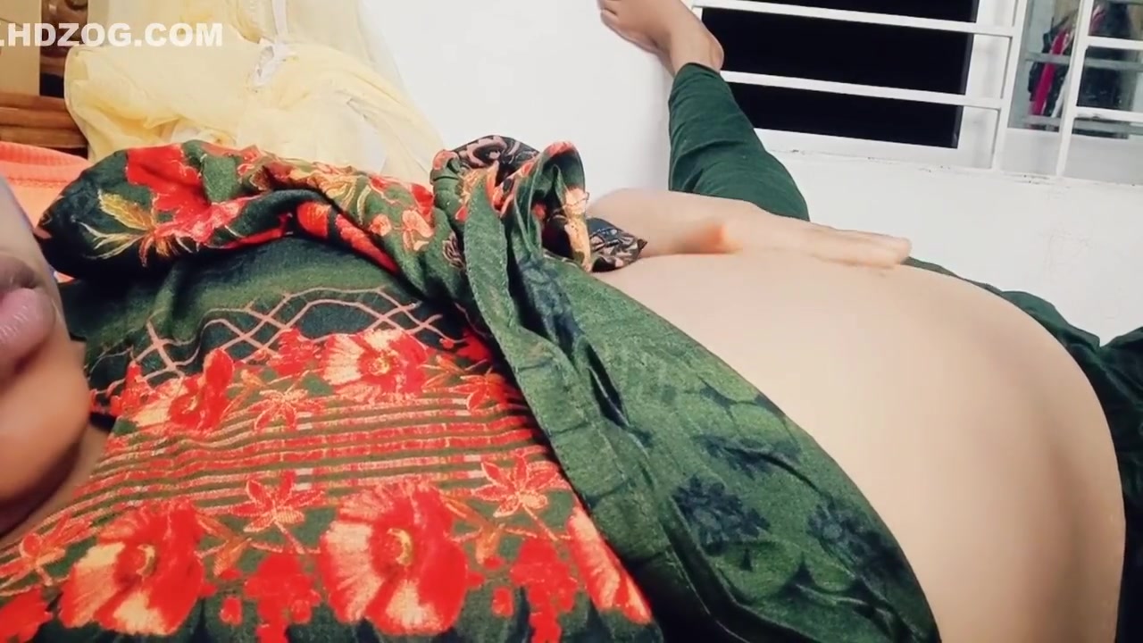 The House Wife Is Having Sex With Her On The Phone In Great Excitement