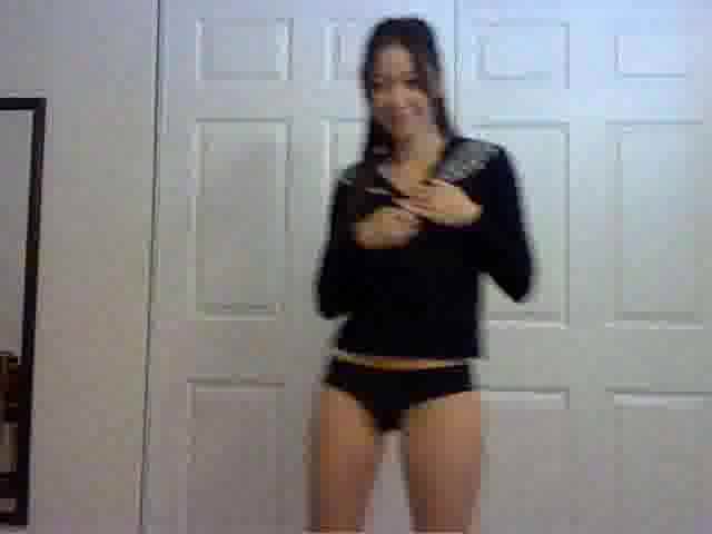 Fit Asian demonstrates her awesome body for us