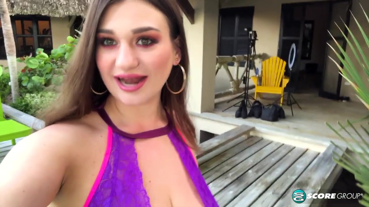 Demmy Blaze: Selfie-Stick Chick - ScoreLand